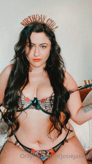 Josiejaxxonhotwife Photo #43