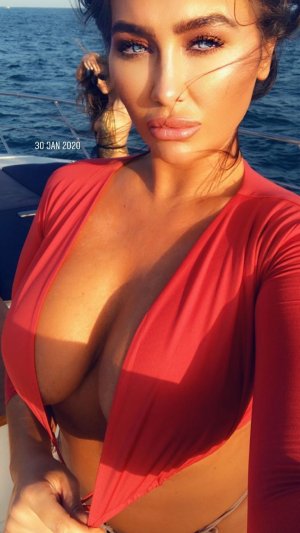 Lauren Goodger Photo #4