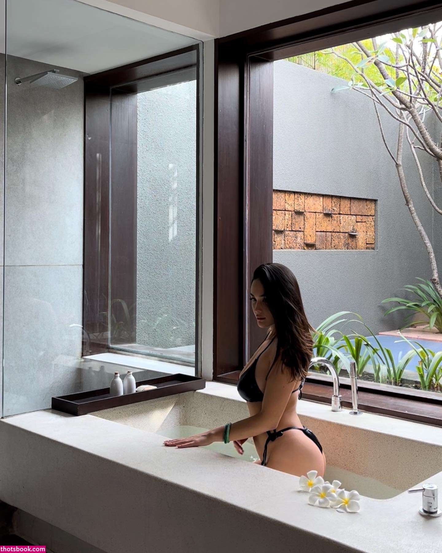 Jasmine Santos Photo #33