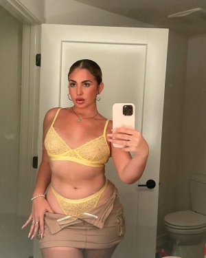 Emely Hernandez Photo #15