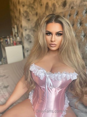 Maci Carter Photo #7