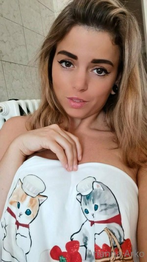 Arianna Arko Photo #17