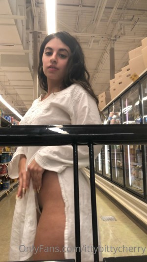 ittybittycherry Photo #22