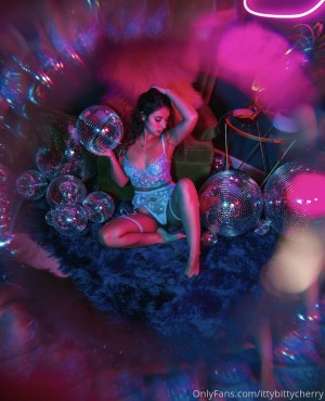 ittybittycherry Photo #25