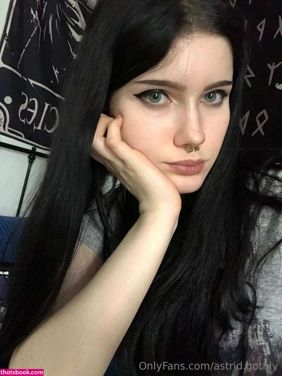 Astrid Gothly Photo #13