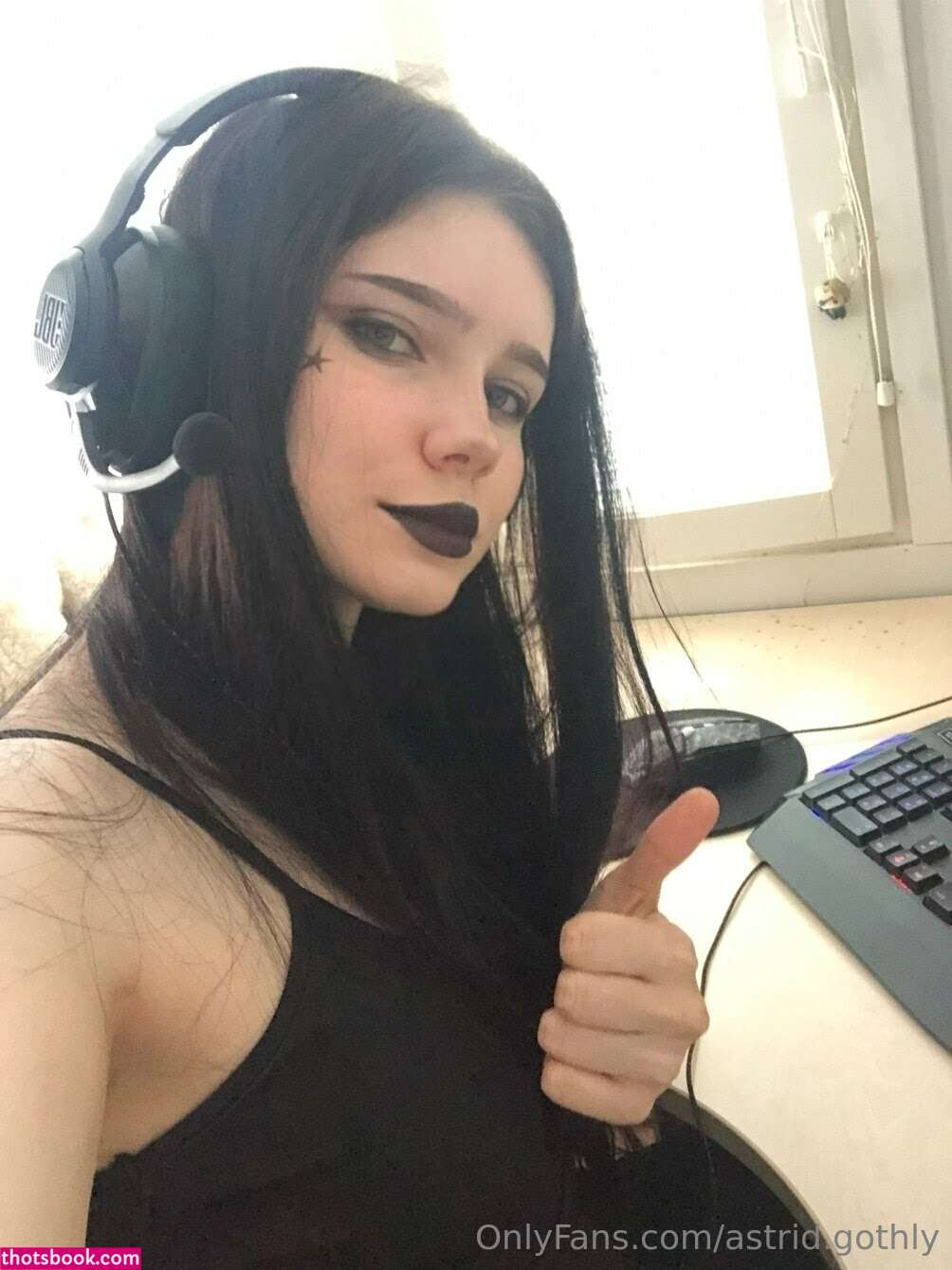 Astrid Gothly Photo #14