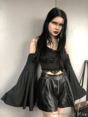 Astrid Gothly Photo #11