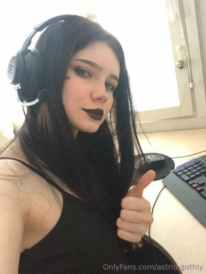 Astrid Gothly Photo #14