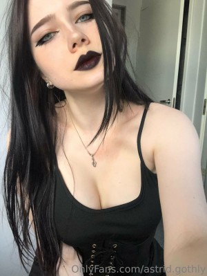 Astrid Gothly Photo #20