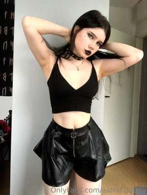 Astrid Gothly Photo #32