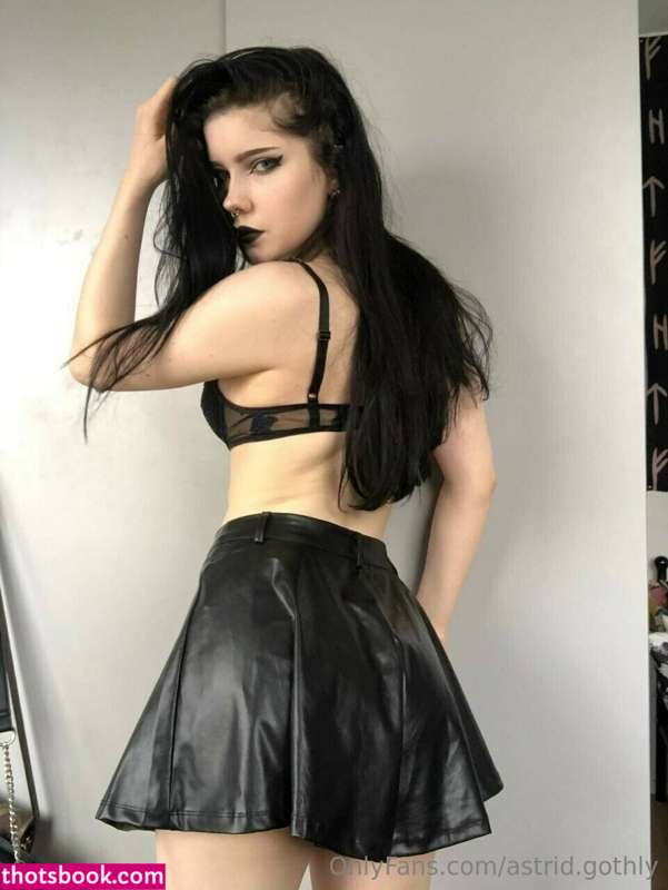 Astrid Gothly Photo #43