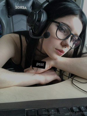 Astrid Gothly Photo #54