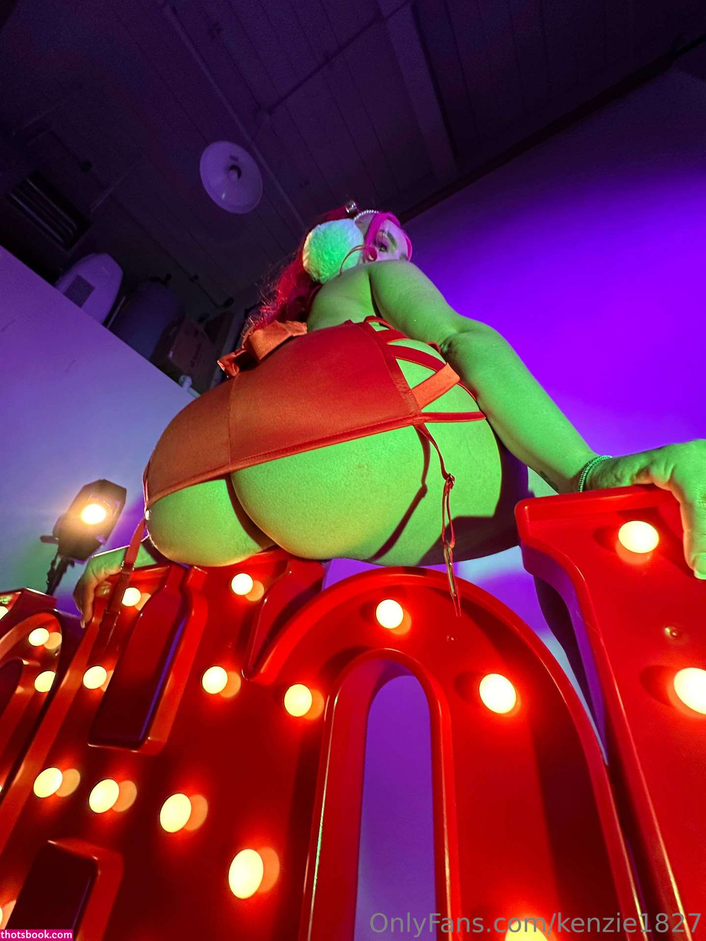 elizabethh1827 Photo #20