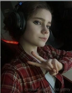 Astrid Gothly Photo #65