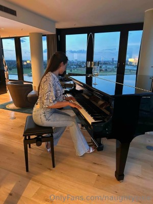 Naughtycola Photo #47