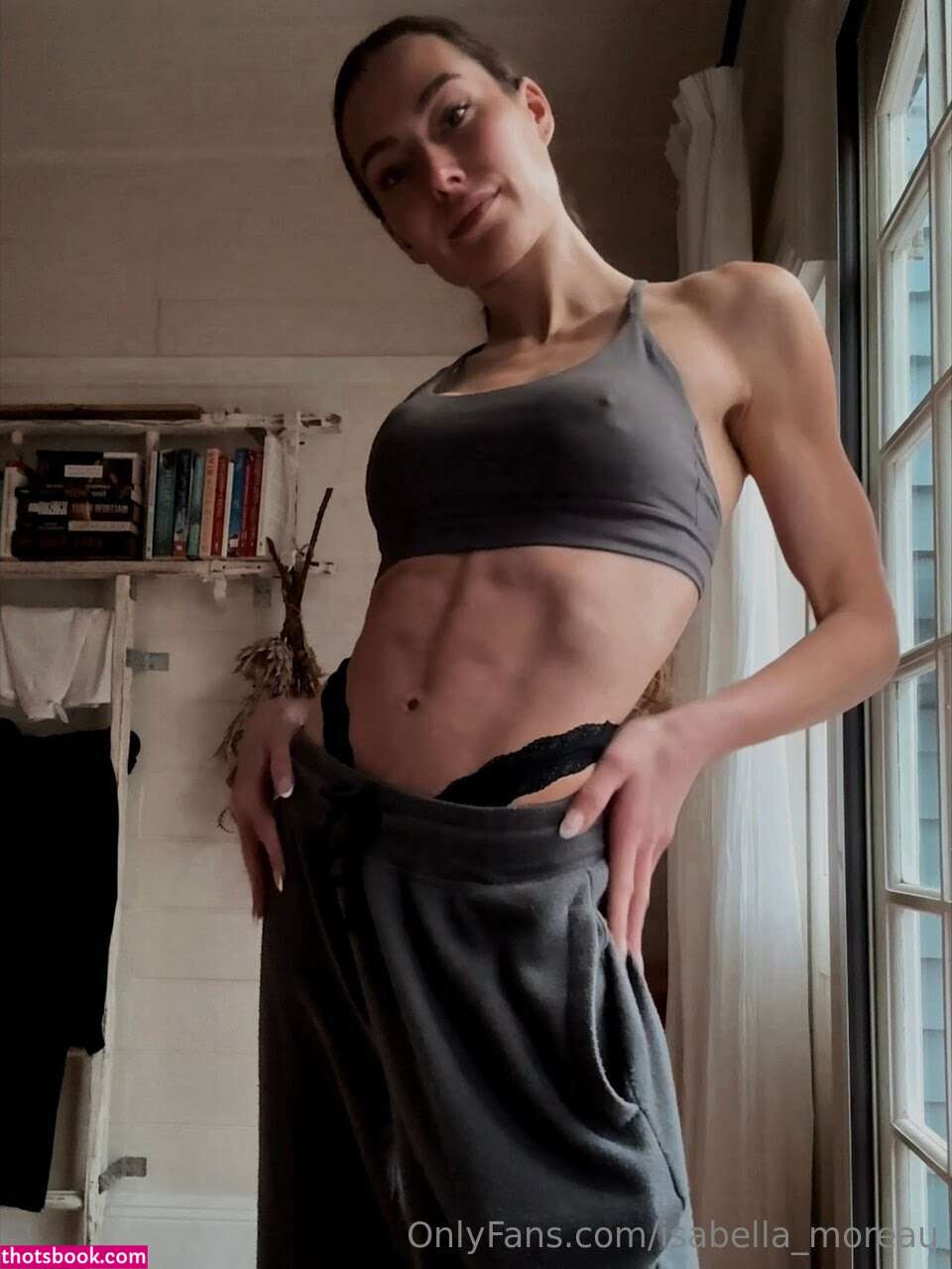 Isabella Moreau Photo #12