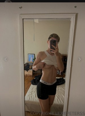 Lexiepeterss Photo #1