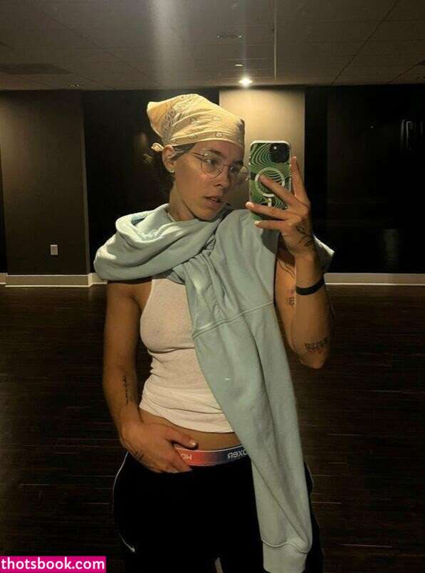 Lexiepeterss Photo #19