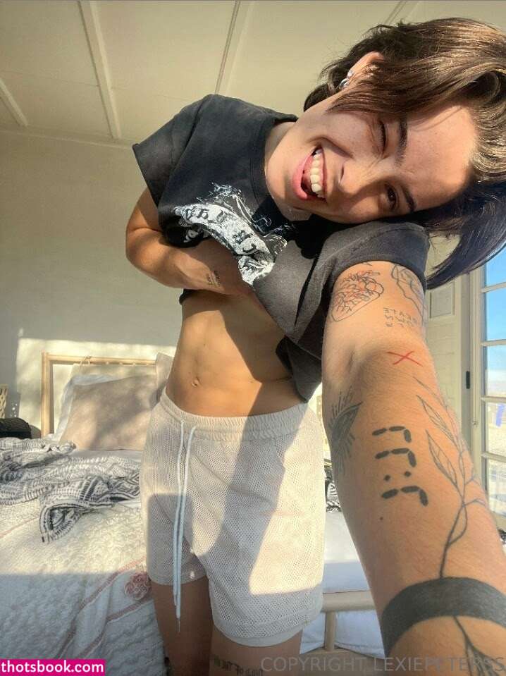 Lexiepeterss Photo #20