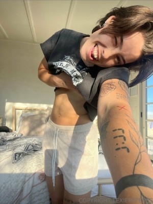 Lexiepeterss Photo #20