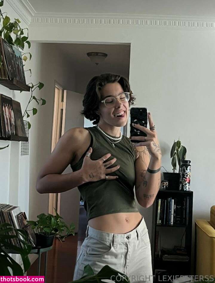 Lexiepeterss Photo #36