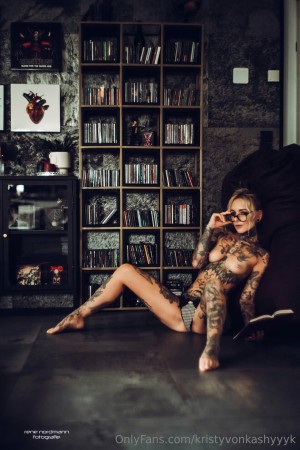 Kristy Von Kashyyyk Photo #8