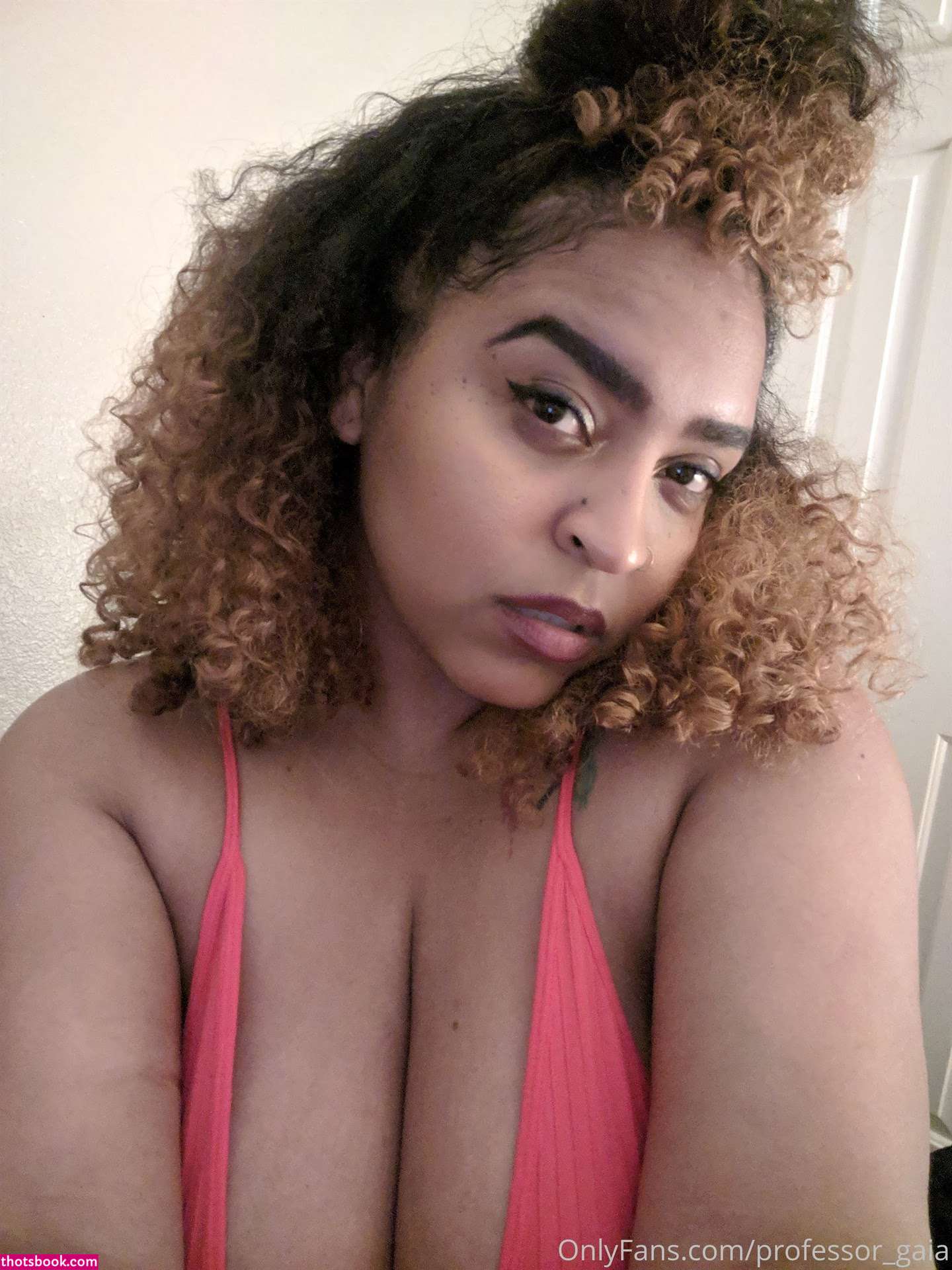 Professor Gaia Photo #11