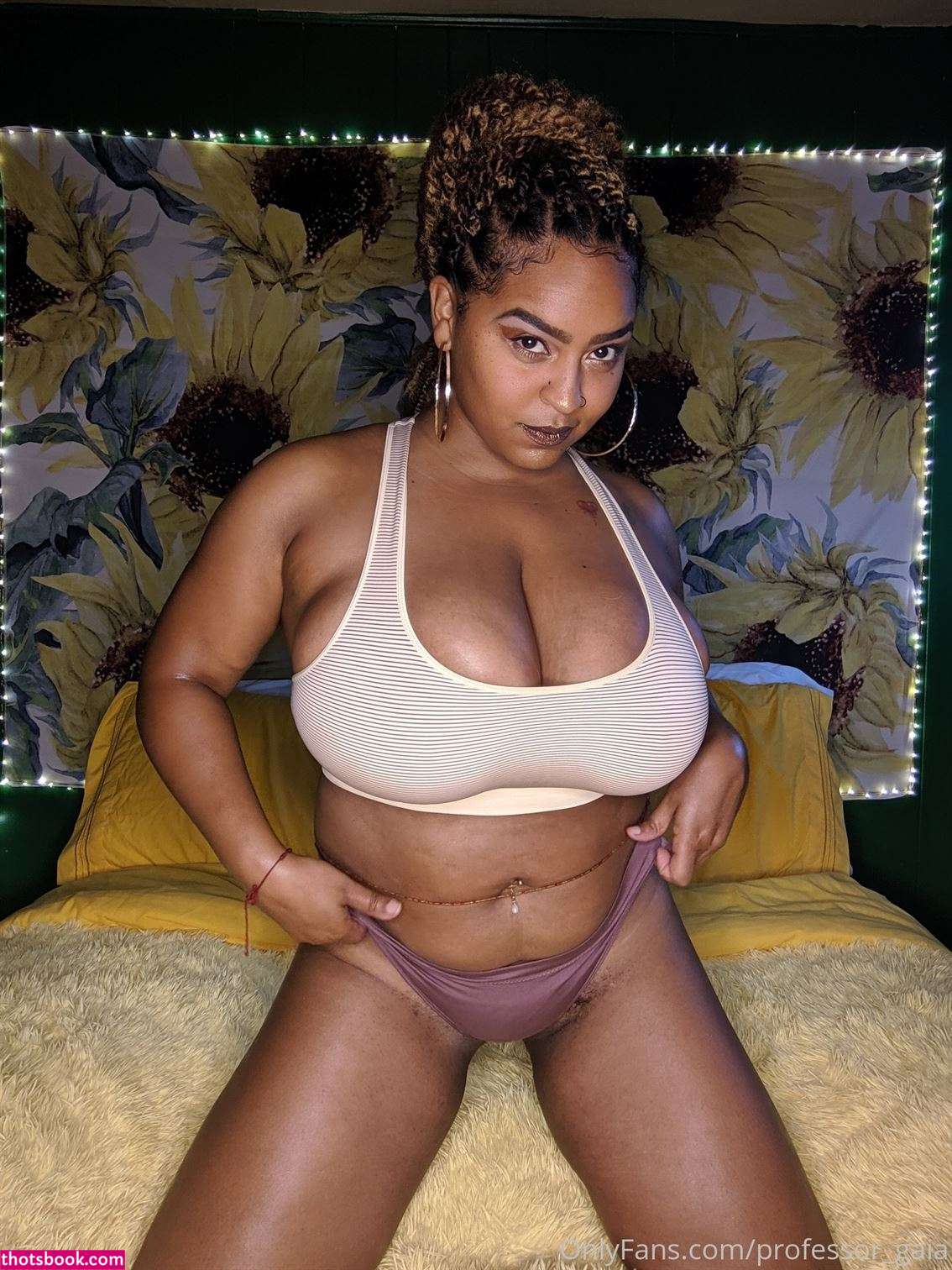 Professor Gaia Photo #23