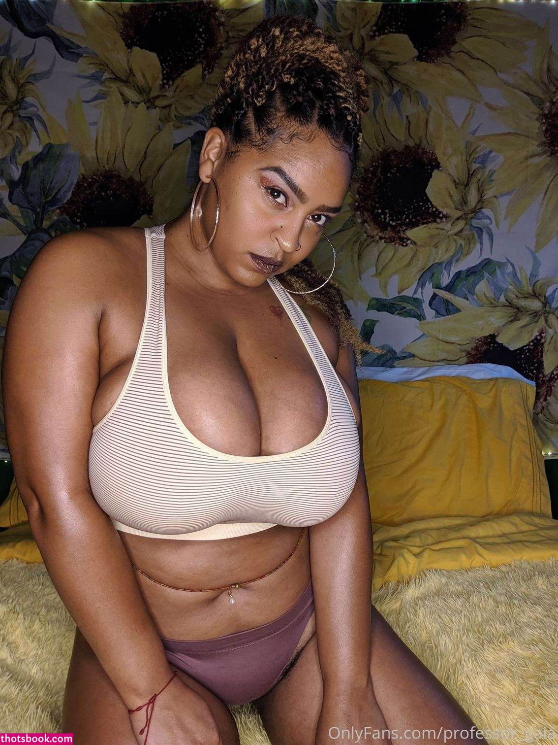 Professor Gaia Photo #40