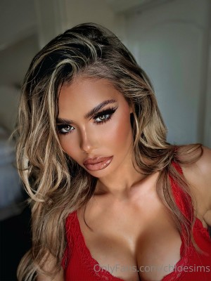 Chloe Sims Photo #11