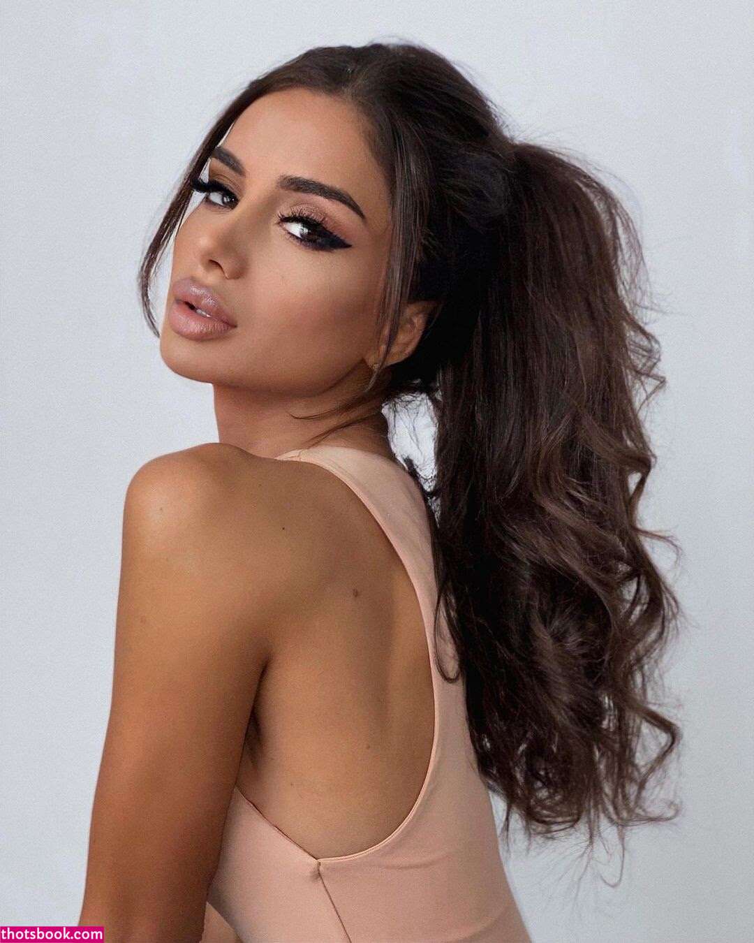 Anibas Aveaga Photo #32