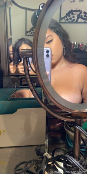 sydneyleeray Photo #3