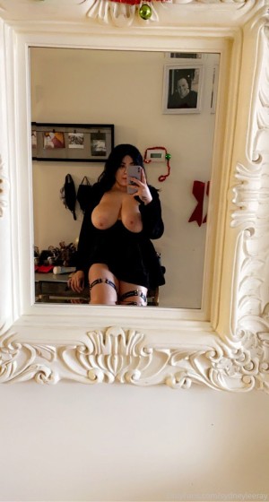 sydneyleeray Photo #10