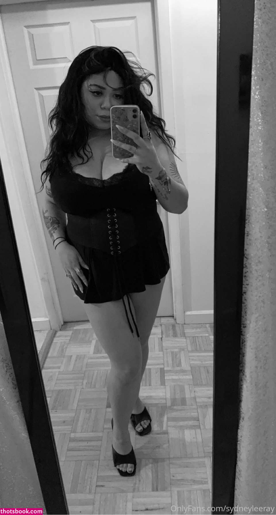 sydneyleeray Photo #38