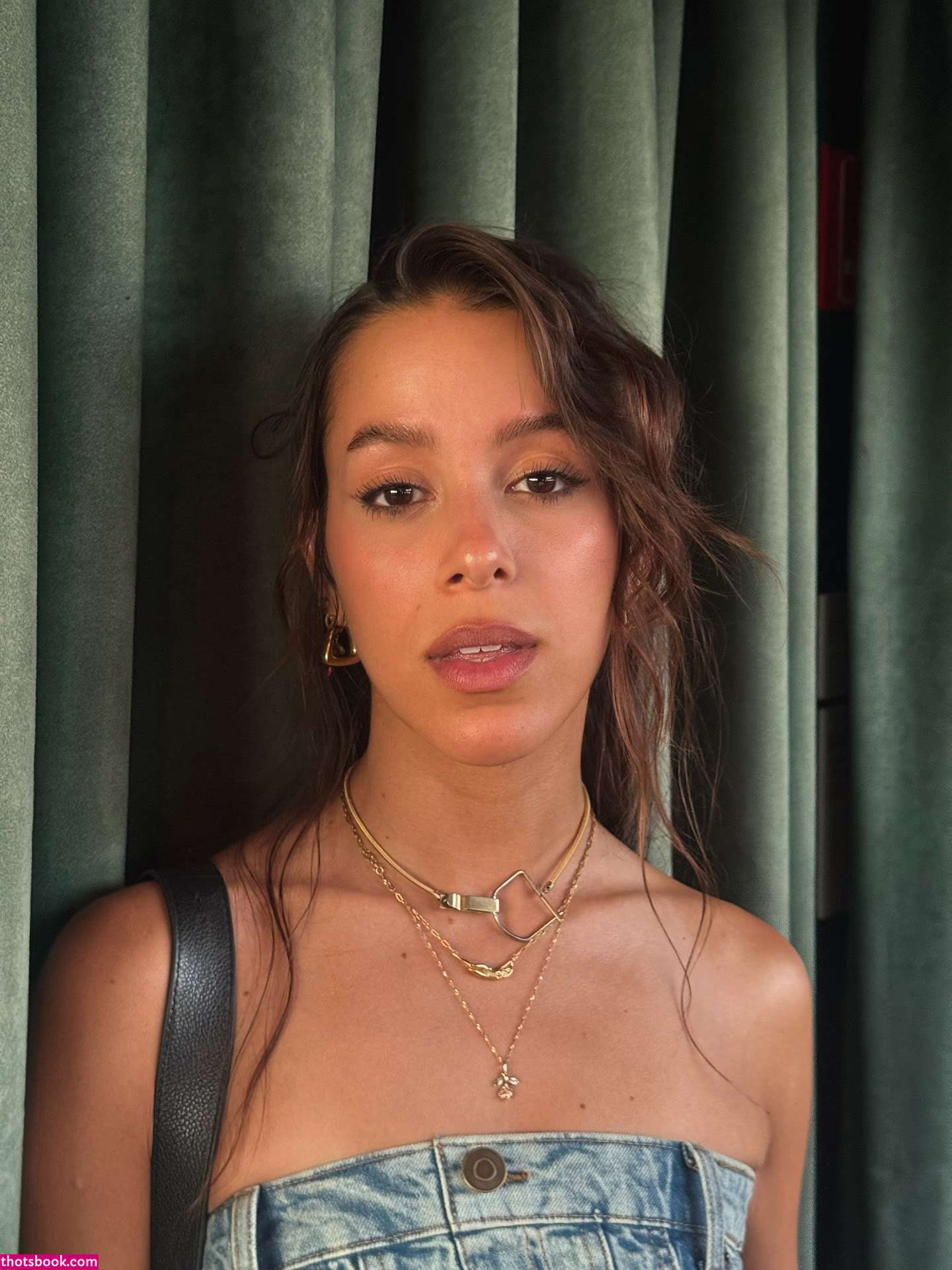 Izzybizzyspider Photo #28