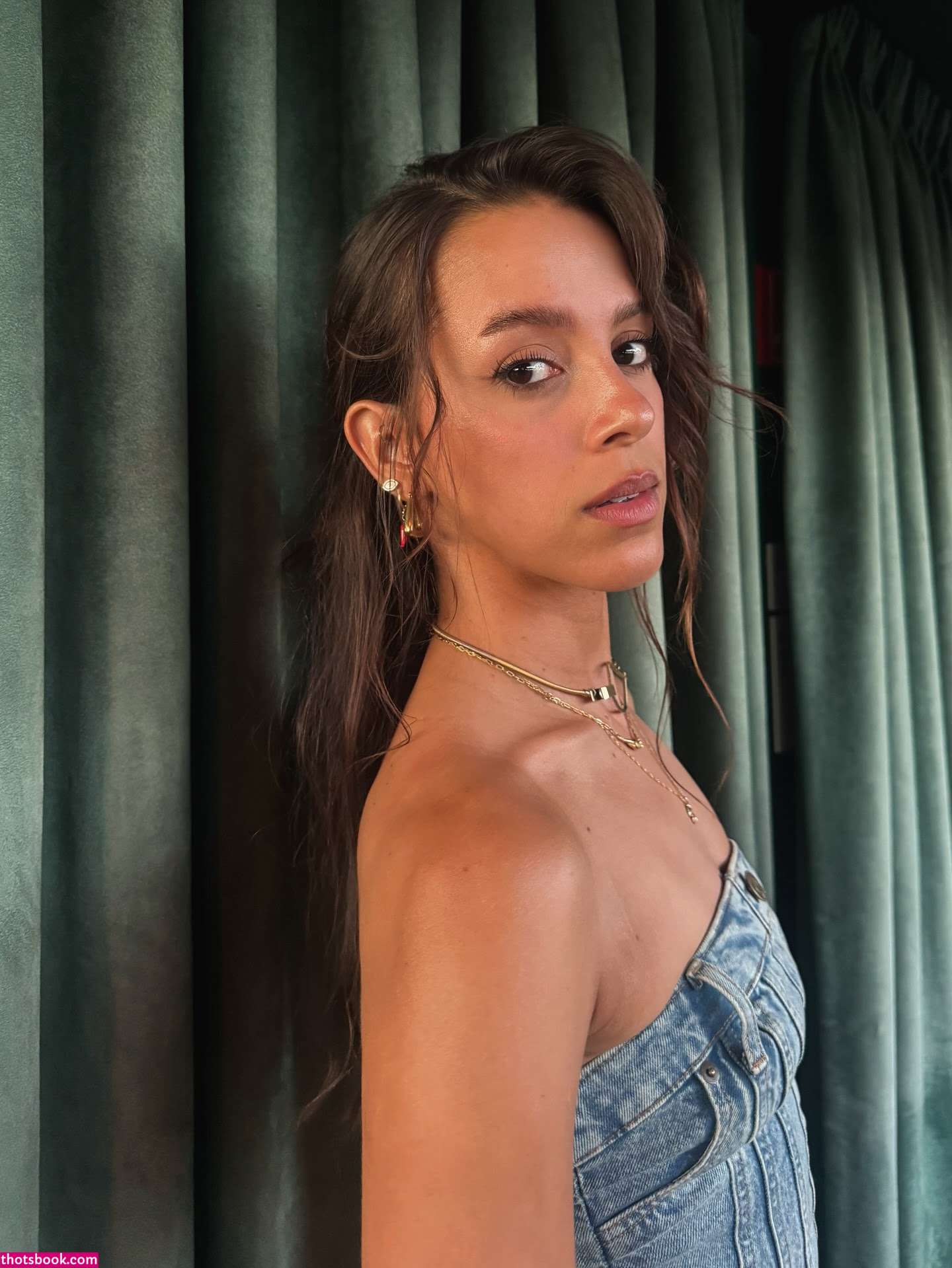 Izzybizzyspider Photo #31