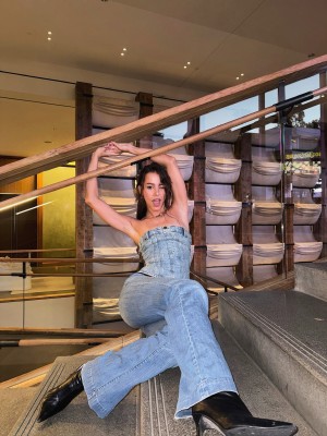 Izzybizzyspider Photo #32