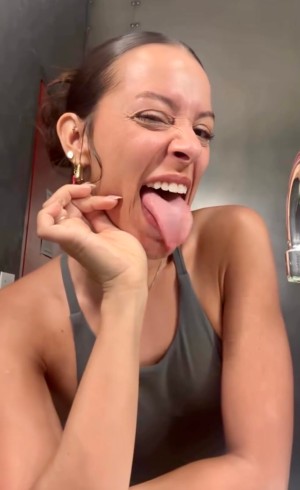 Izzybizzyspider Photo #34