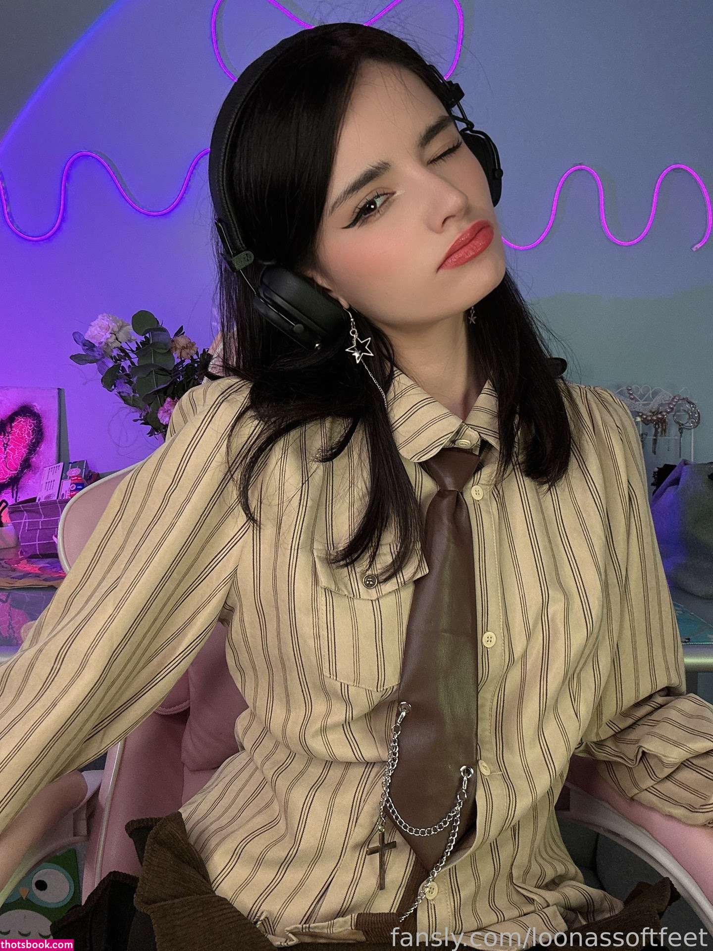 Loonassoftfeet Photo #351