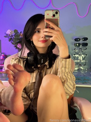 Loonassoftfeet Photo #352