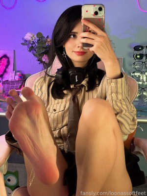 Loonassoftfeet Photo #360