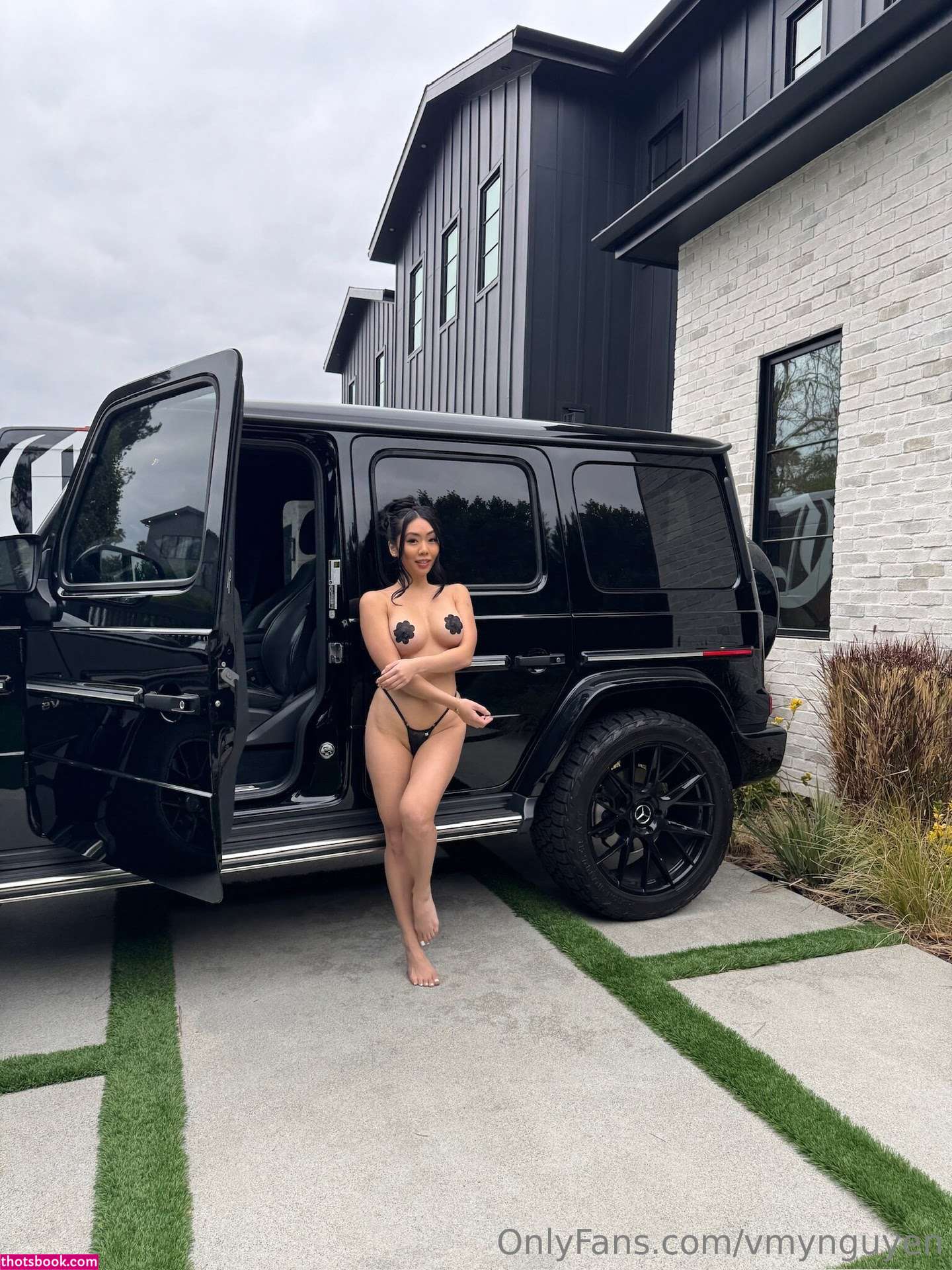 Victoria Nguyen Photo #376