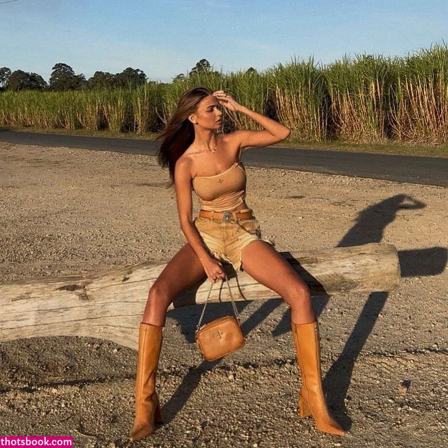 Chloe Campbell Photo #64