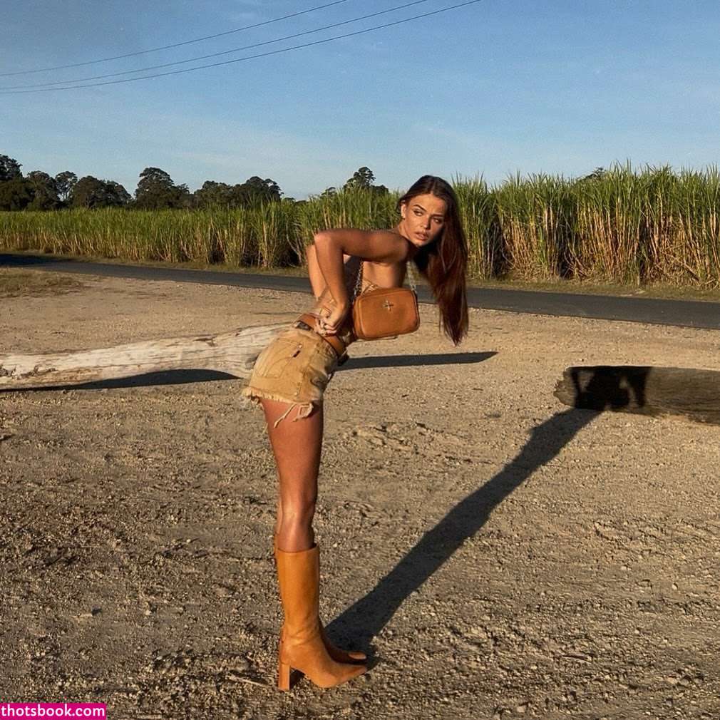 Chloe Campbell Photo #66