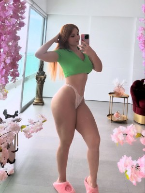 Emilia Vizcarra Photo #13