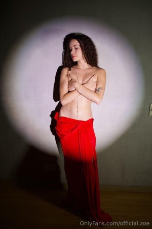 Official Zoe Photo #11