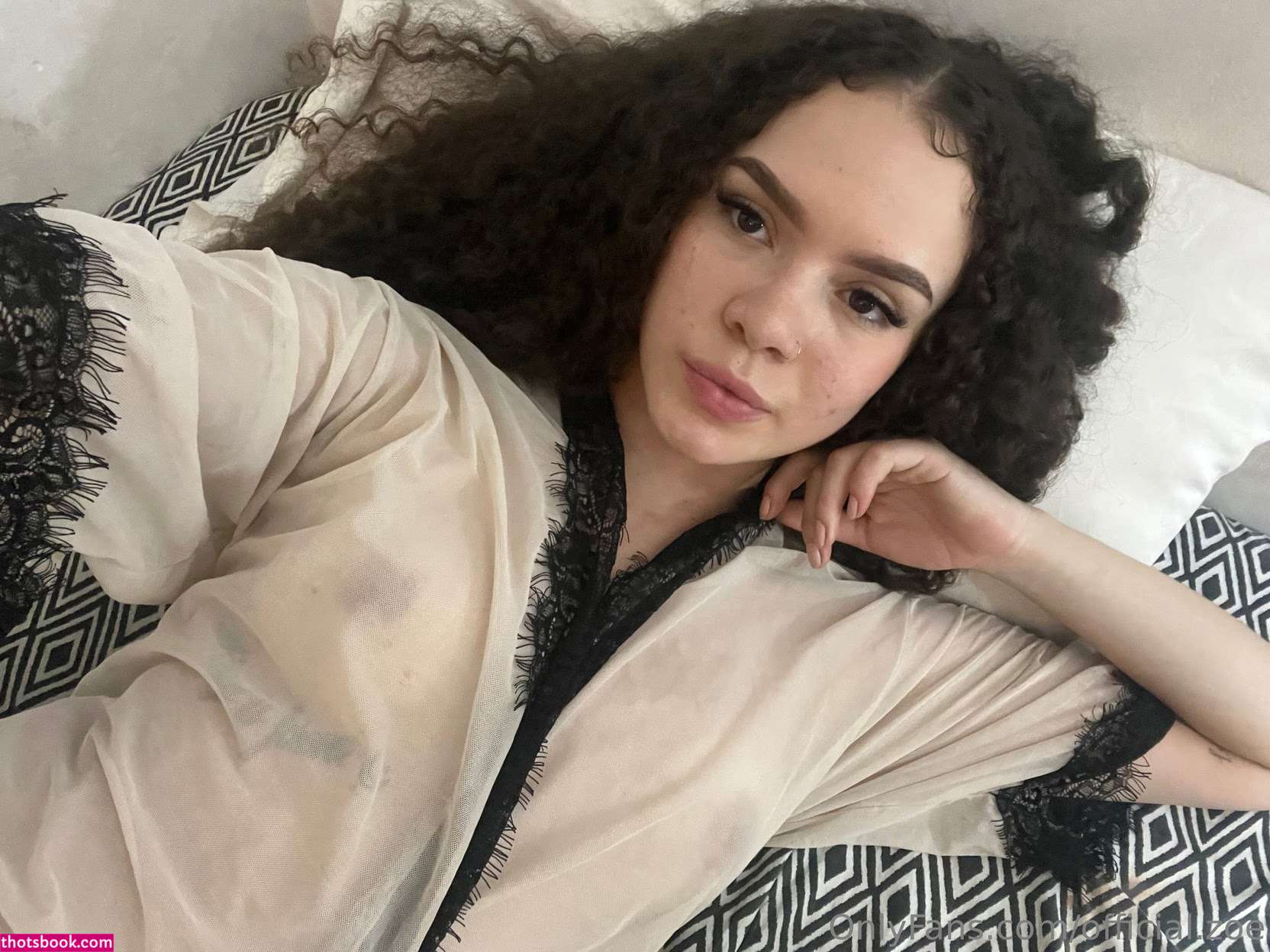 Official Zoe Photo #35