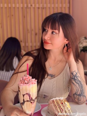 Novia Cosplayer Photo #9
