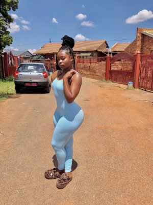 Vunene Taiwo Mabunda Photo #9