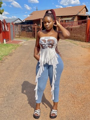 Vunene Taiwo Mabunda Photo #20